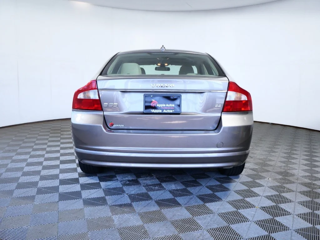 Used 2007  Volvo 3.2 image 5