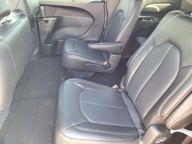 Used 2025 White Chrysler Select image 12