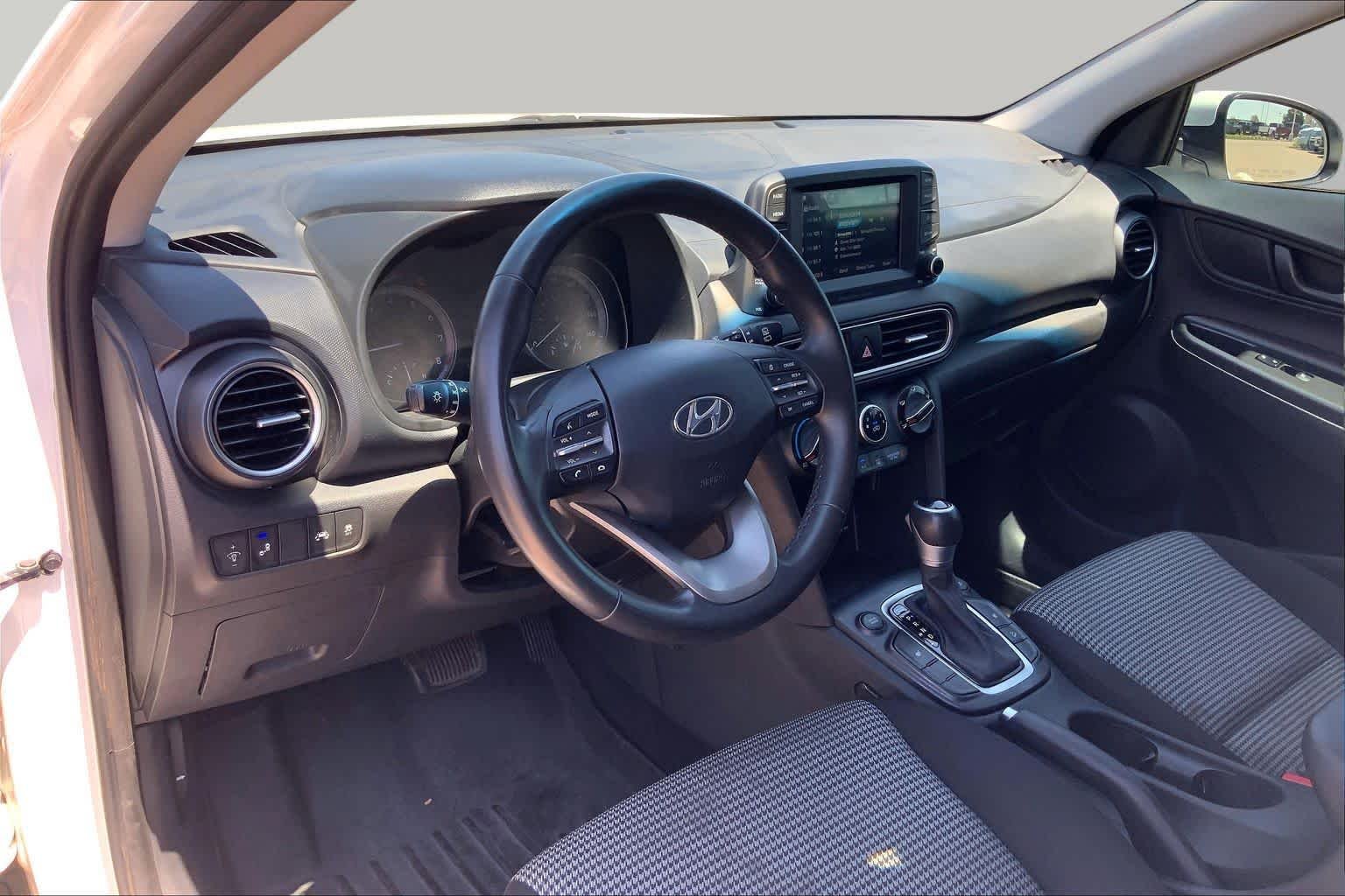 Used 2021 Lunar White Hyundai SEL image 18
