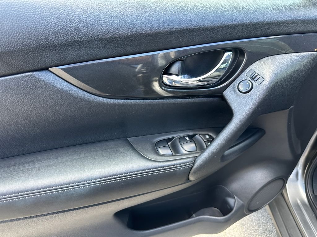 Used 2017 Gray Nissan SV image 16