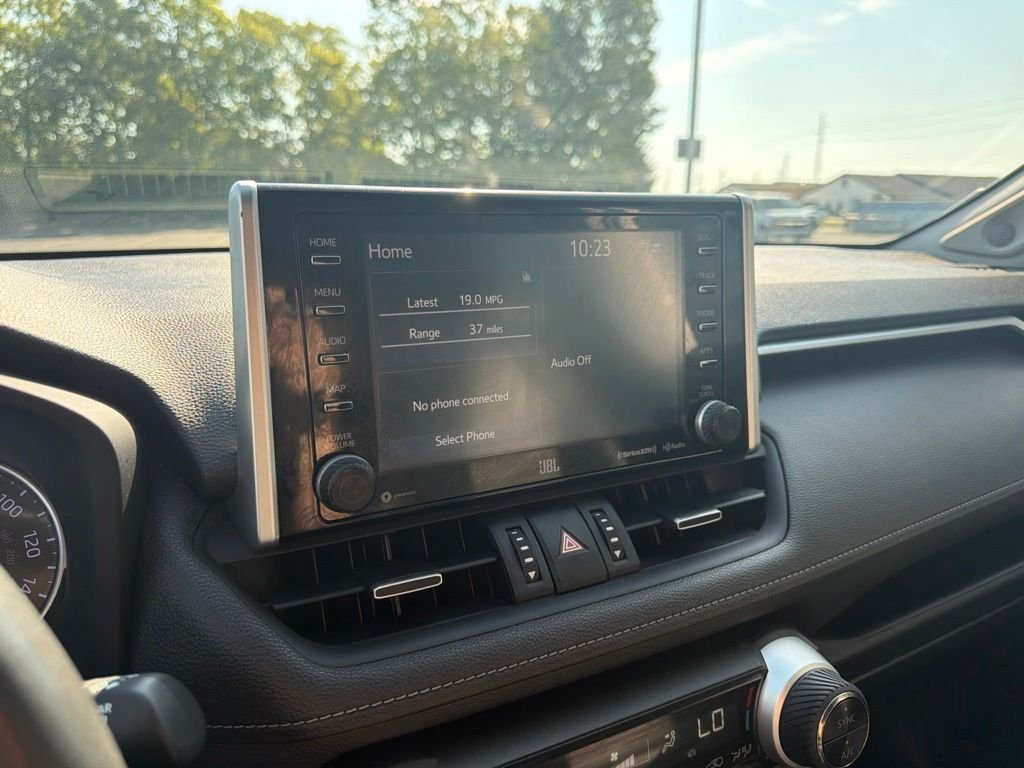 Used 2019 Silver Sky Metallic Toyota XLE Premium image 29