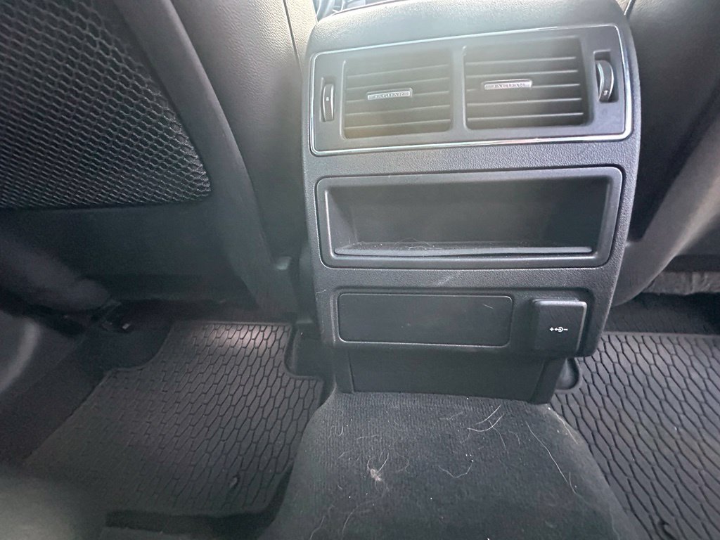 Used 2023  Jaguar P250 S image 11