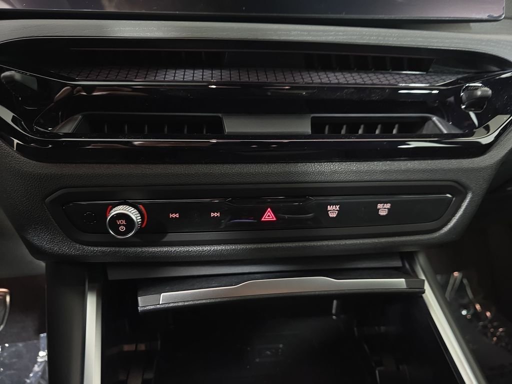 New 2026 Black Sapphire Metallic BMW 330i xDrive image 24