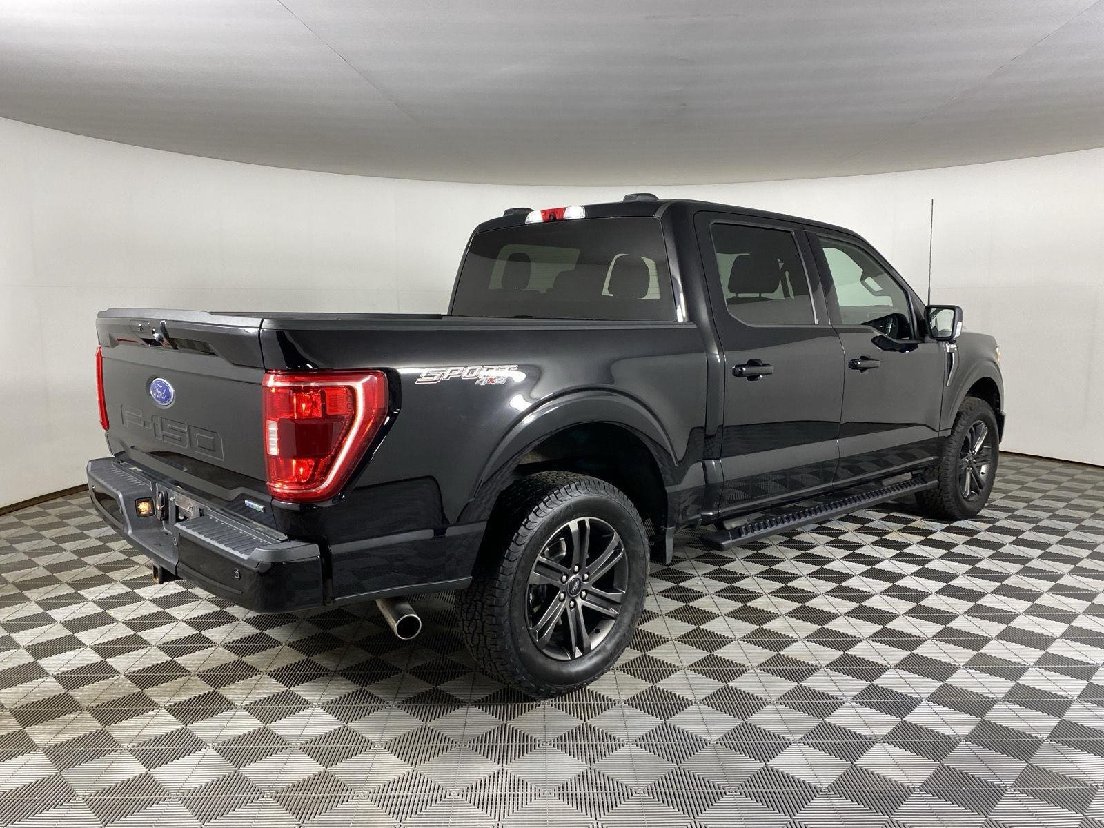 Used 2022 Agate Black Ford XLT image 10