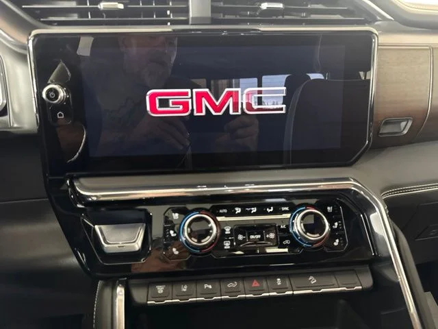Used 2025 Onyx Black GMC Denali Ultimate image 13