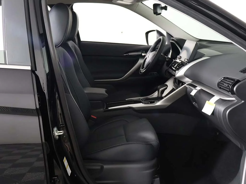 New 2026 Black Mitsubishi SE image 30