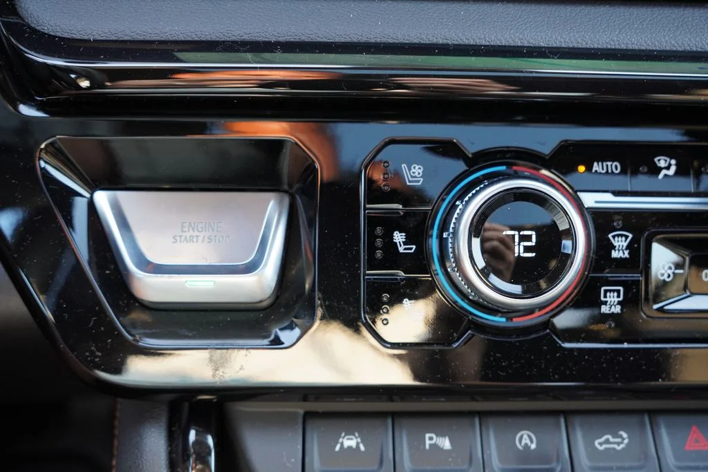 Used 2026 Summit White GMC AT4 image 8