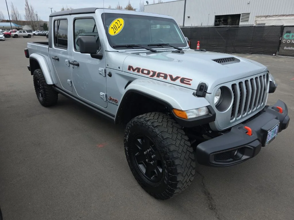 Used 2022 Silver Jeep Mojave image 6