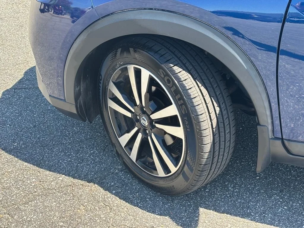Used 2019 Blue Nissan SV image 27