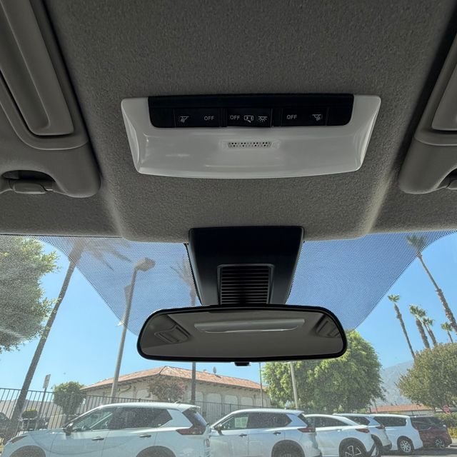 Used 2025 White Nissan S image 18