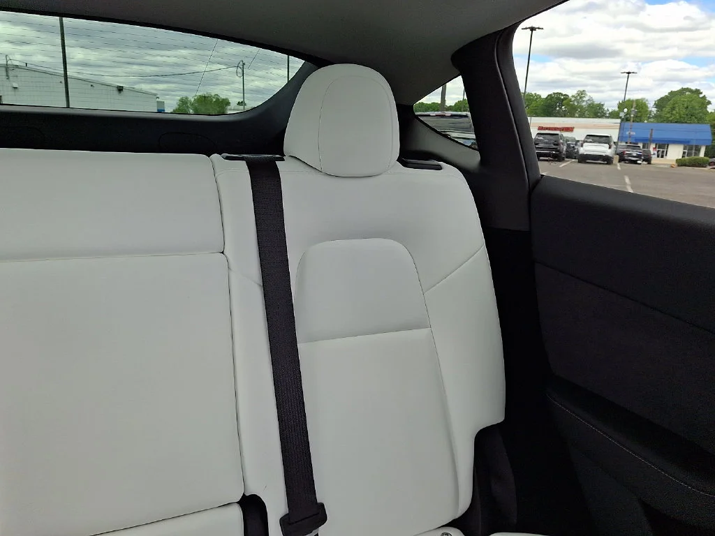 Used 2023  Tesla Long Range image 20