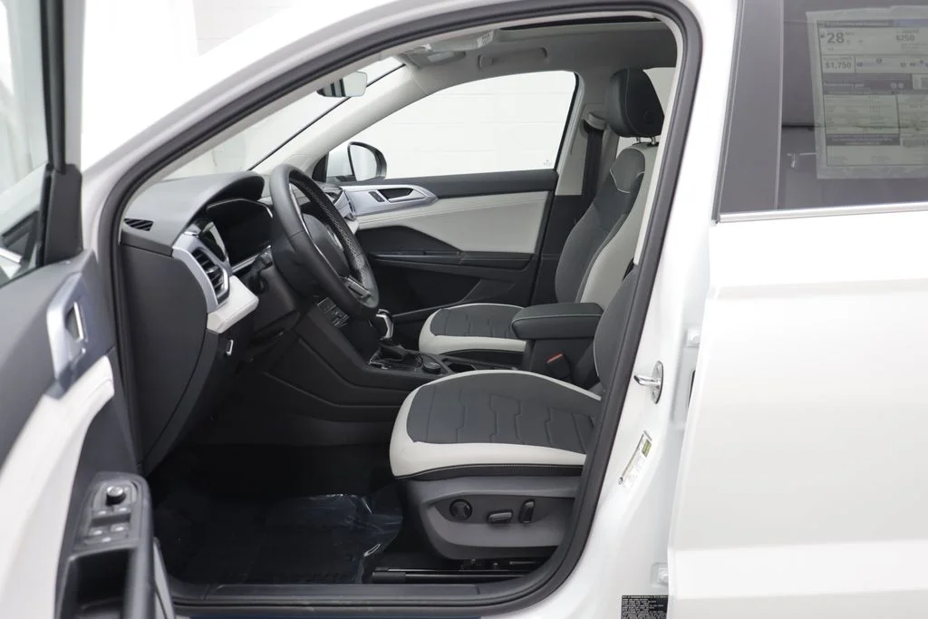 New 2026 Pure White Volkswagen 1.5T SE image 6