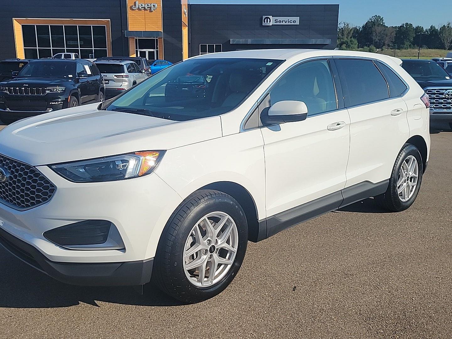 Used 2024 Oxford White Ford SEL image 1