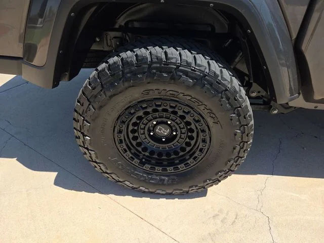 Used 2023 Gray Jeep Sport S image 23