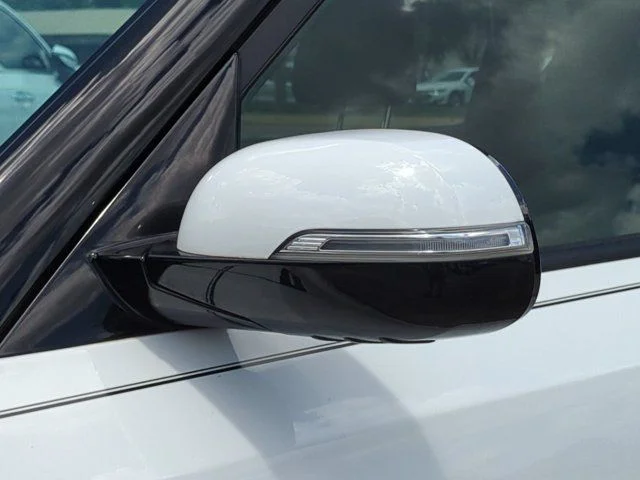 Used 2019 White Kia Plus image 12