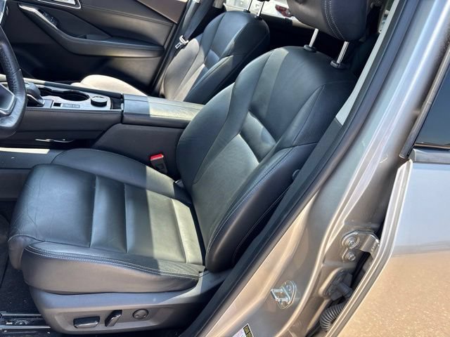 Certified Used 2021 Brilliant Silver / Black Nissan SL image 15