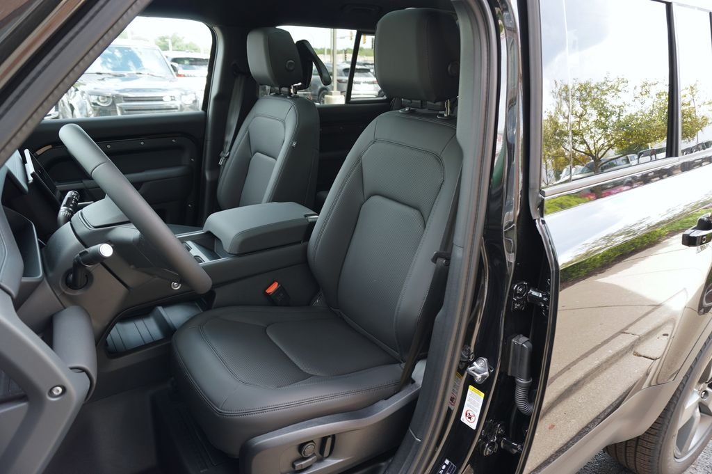 New 2026 Santorini Black Land Rover S image 13