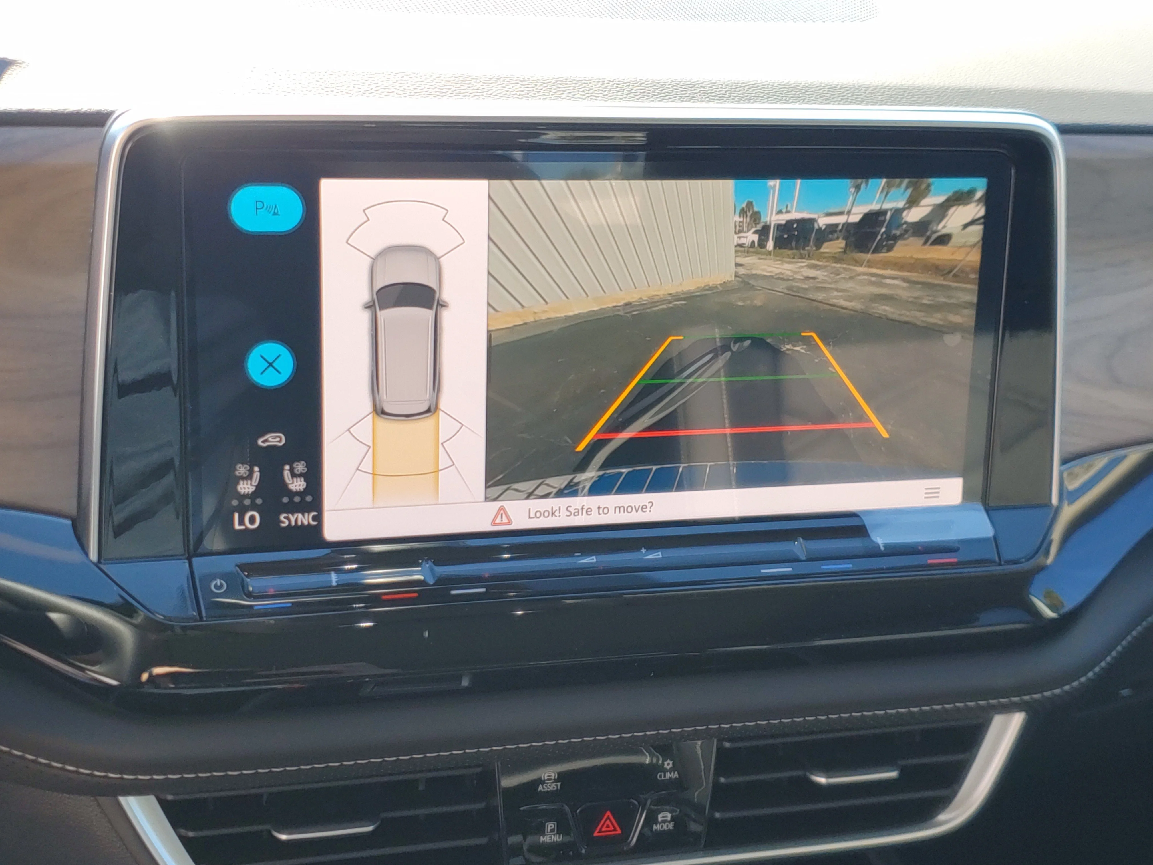 New 2026 White Volkswagen 2.0T SE w/Technology image 27