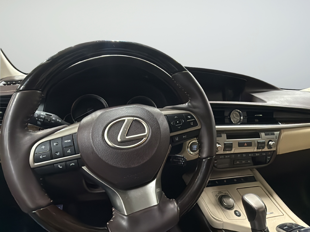 Used 2017 White Lexus 350 image 11