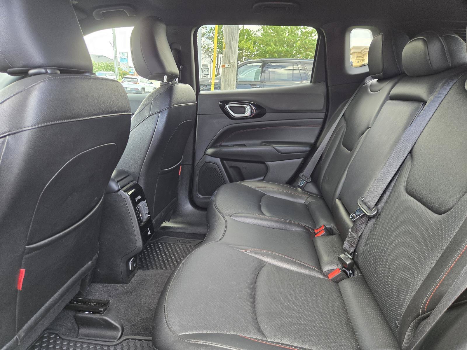Used 2025 Diamond Black Crystal Pearlcoat Jeep Trailhawk image 12