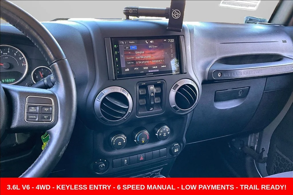Used 2017 Silver Jeep Unlimited Sport image 9