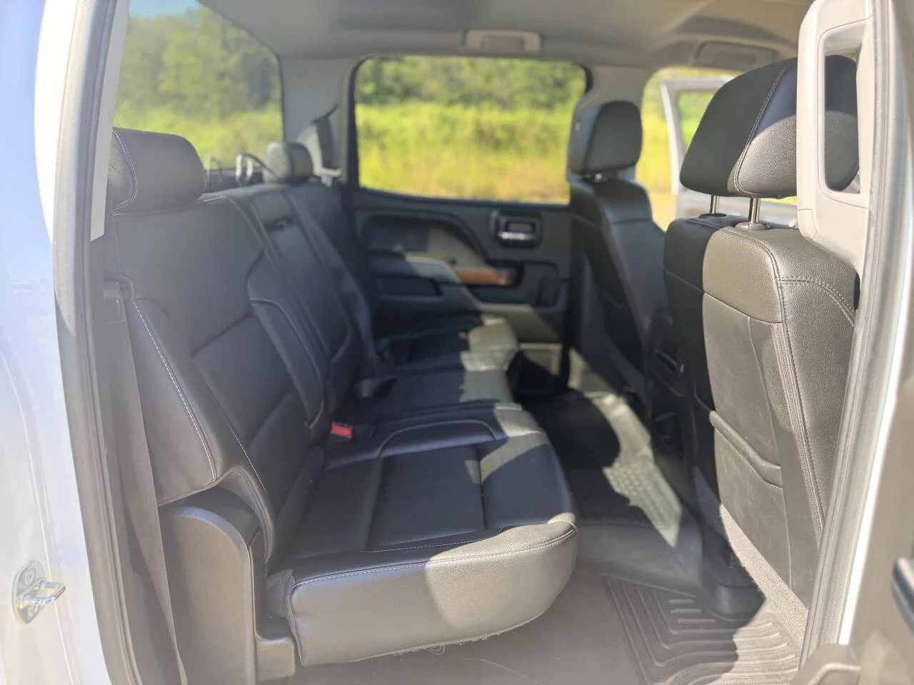 Used 2018 White GMC SLT 4x2 4dr Crew Cab 5.8 ft. SB image 15