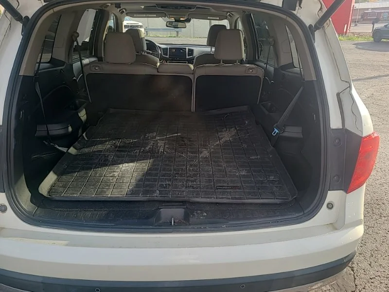 Used 2017 White Honda Touring image 11