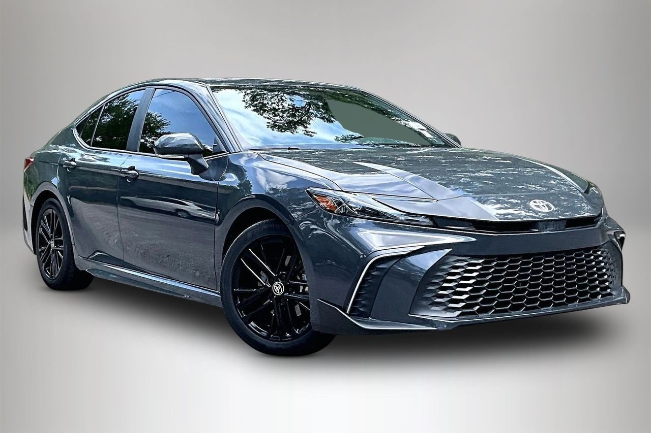 Used 2025  Toyota SE image 2
