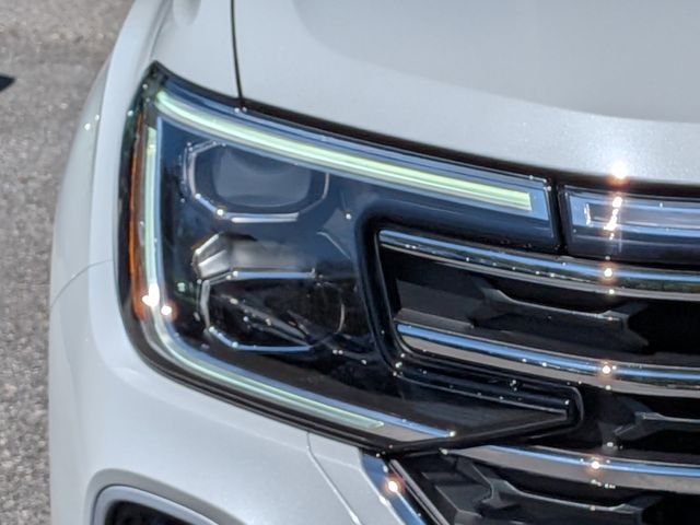 New 2026 White Volkswagen 2.0T SE w/Technology image 9
