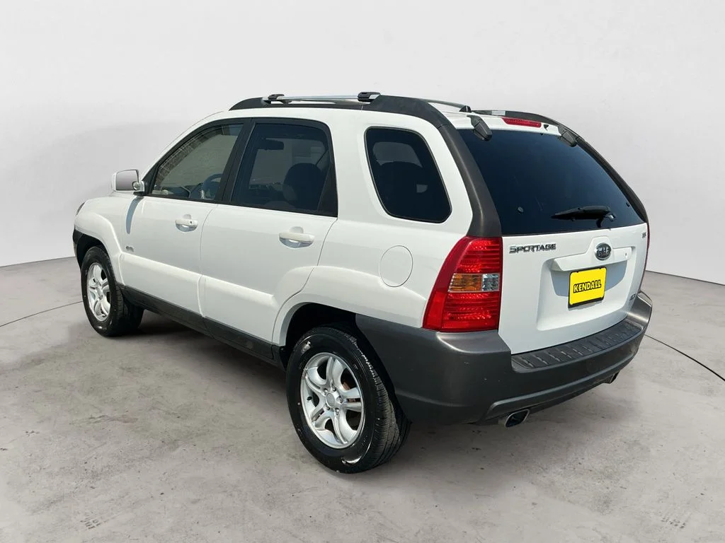 Used 2005 White Kia EX image 7