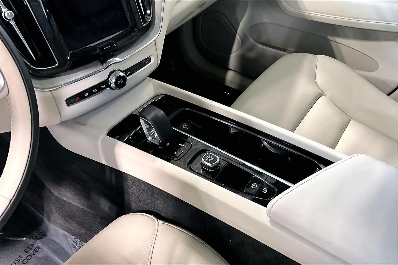 Used 2024 Bright Dusk Metallic Volvo Plus Dark Theme image 16