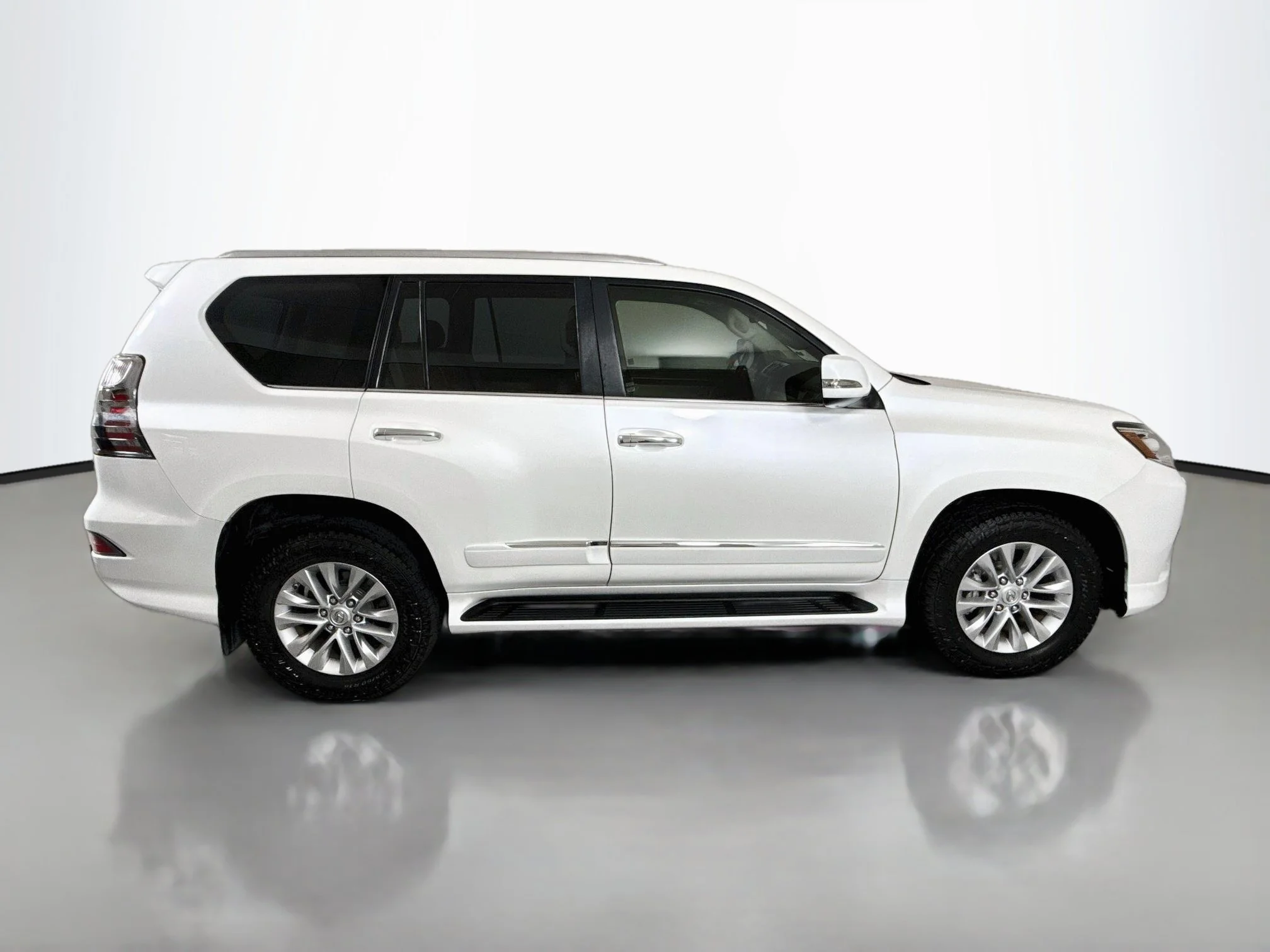 Used 2019 Starfire Pearl Lexus 460 image 8