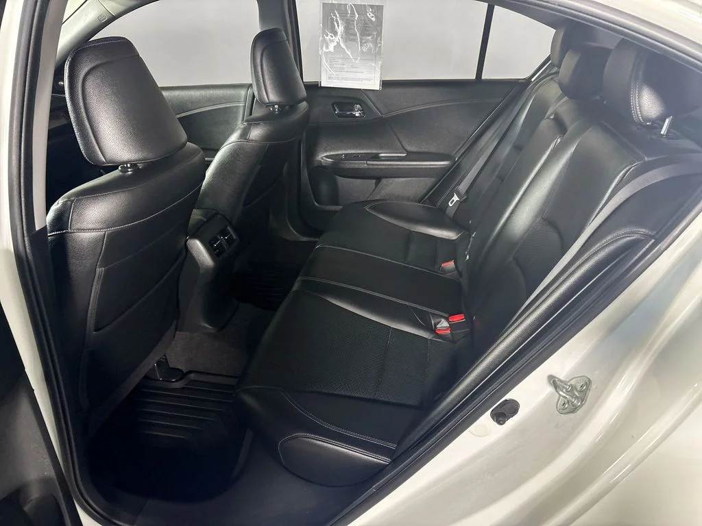 Used 2017 White Honda Touring image 21