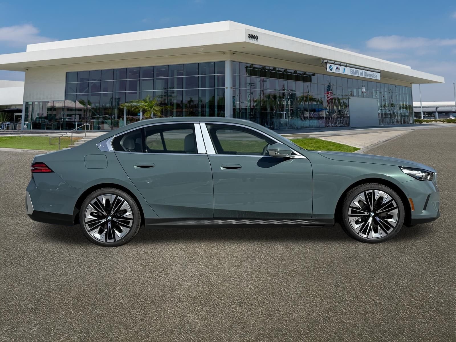 New 2027 Cape York Green Metallic BMW 530i xDrive image 12