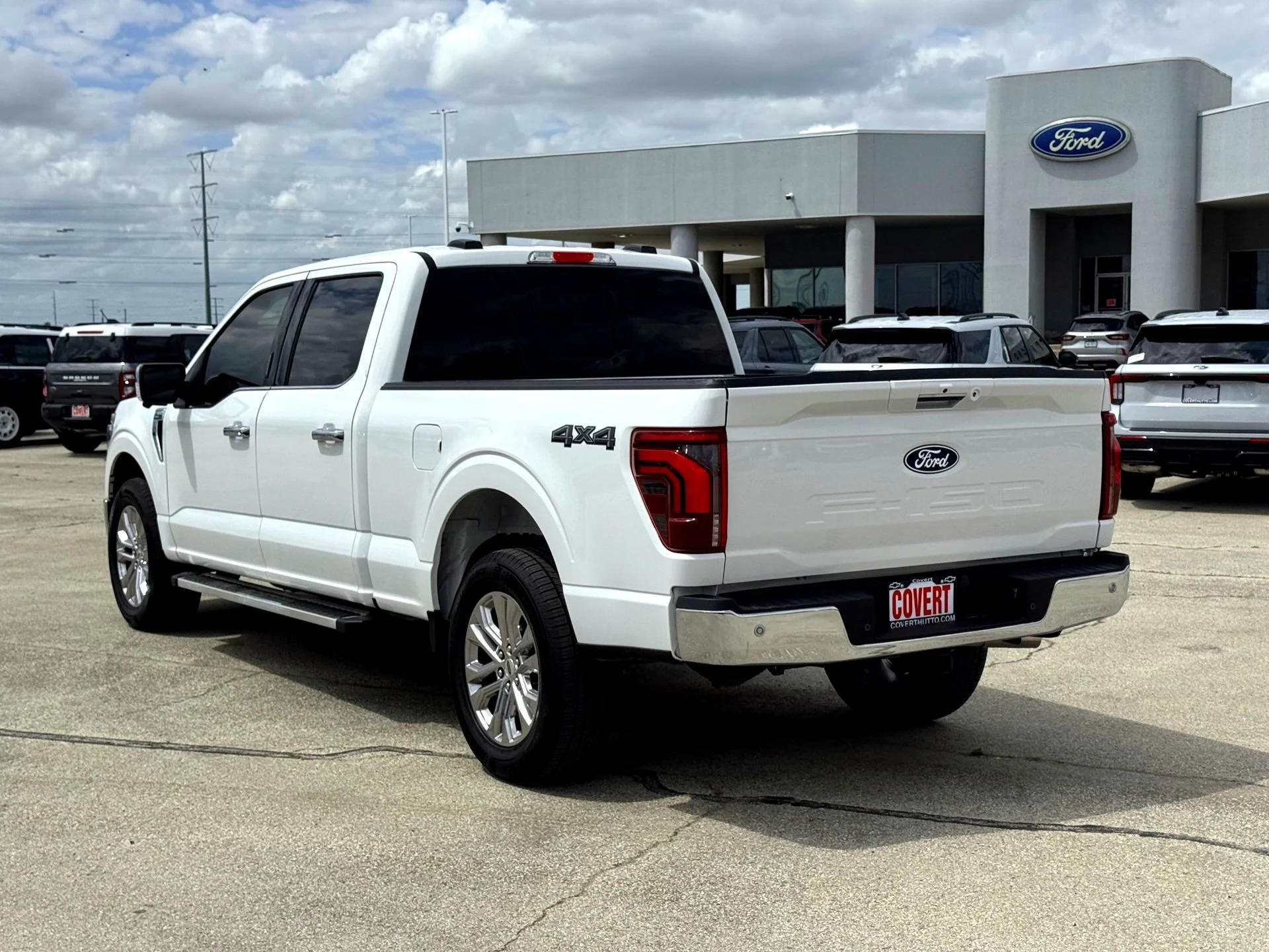 Used 2024  Ford Lariat image 8