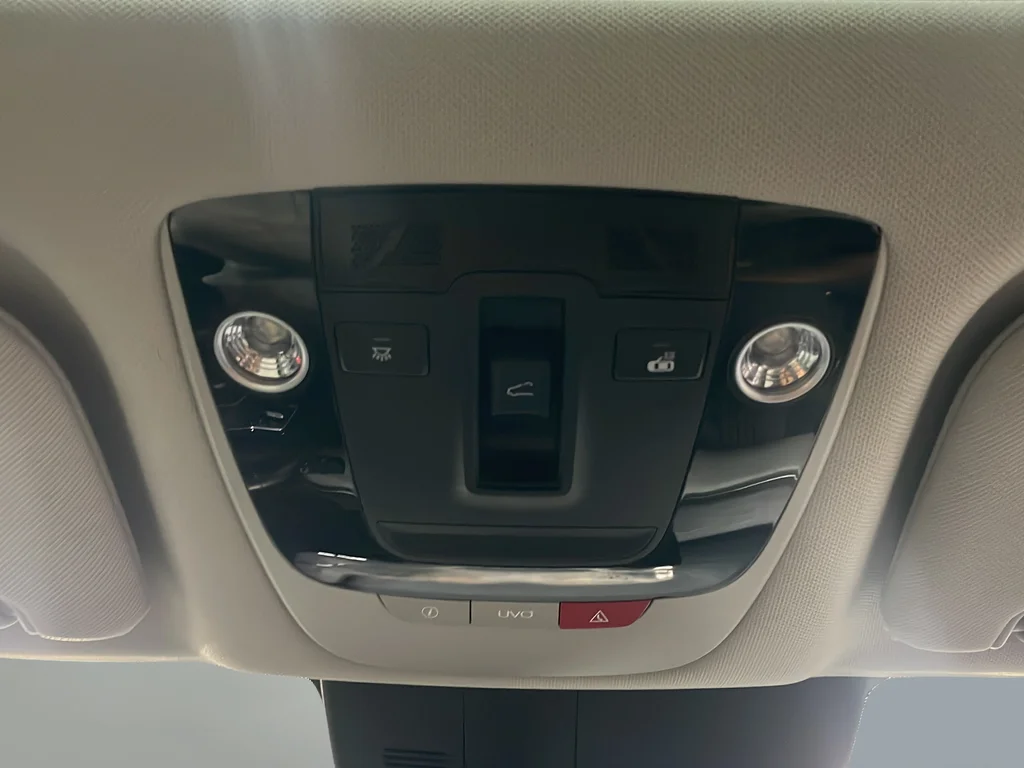 Used 2022 White Kia S X-LINE image 36