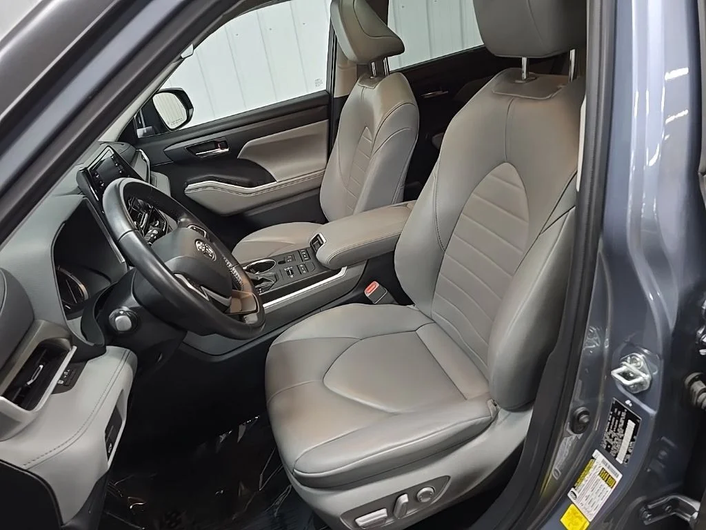 Used 2022 Blue Toyota XLE image 30