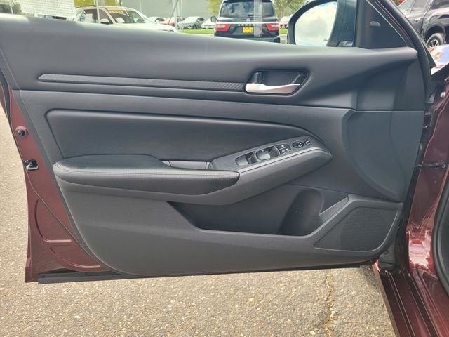 Used 2025 Red Nissan 2.5 SV image 18
