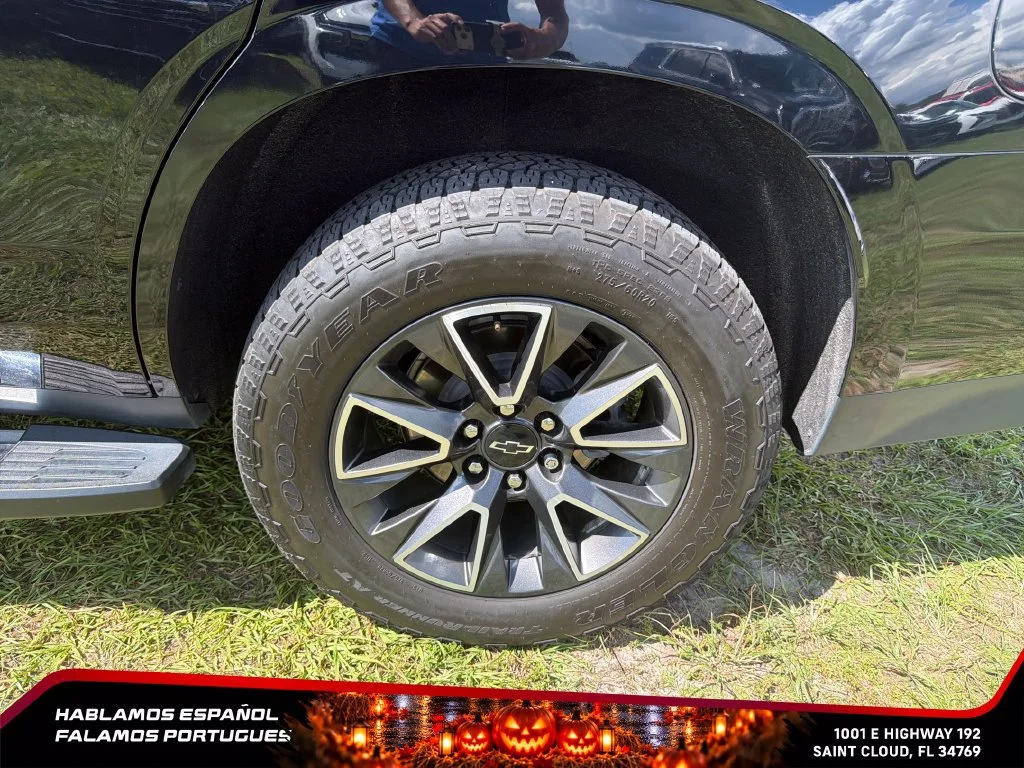 Used 2022 BLACK Chevrolet Z71 image 11