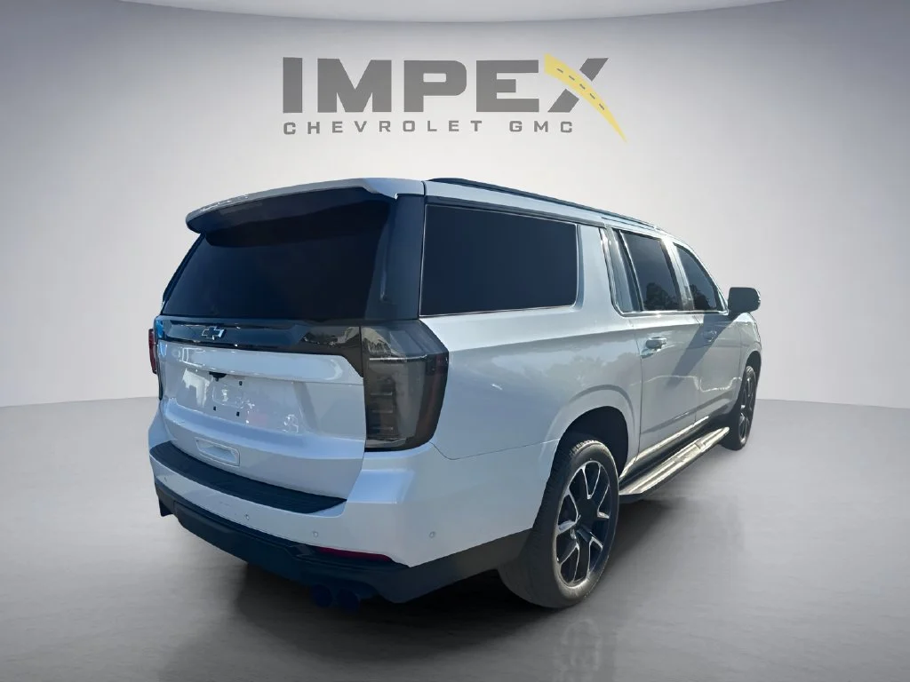 Used 2025 Iridescent Pearl Tricoat Chevrolet RST image 5