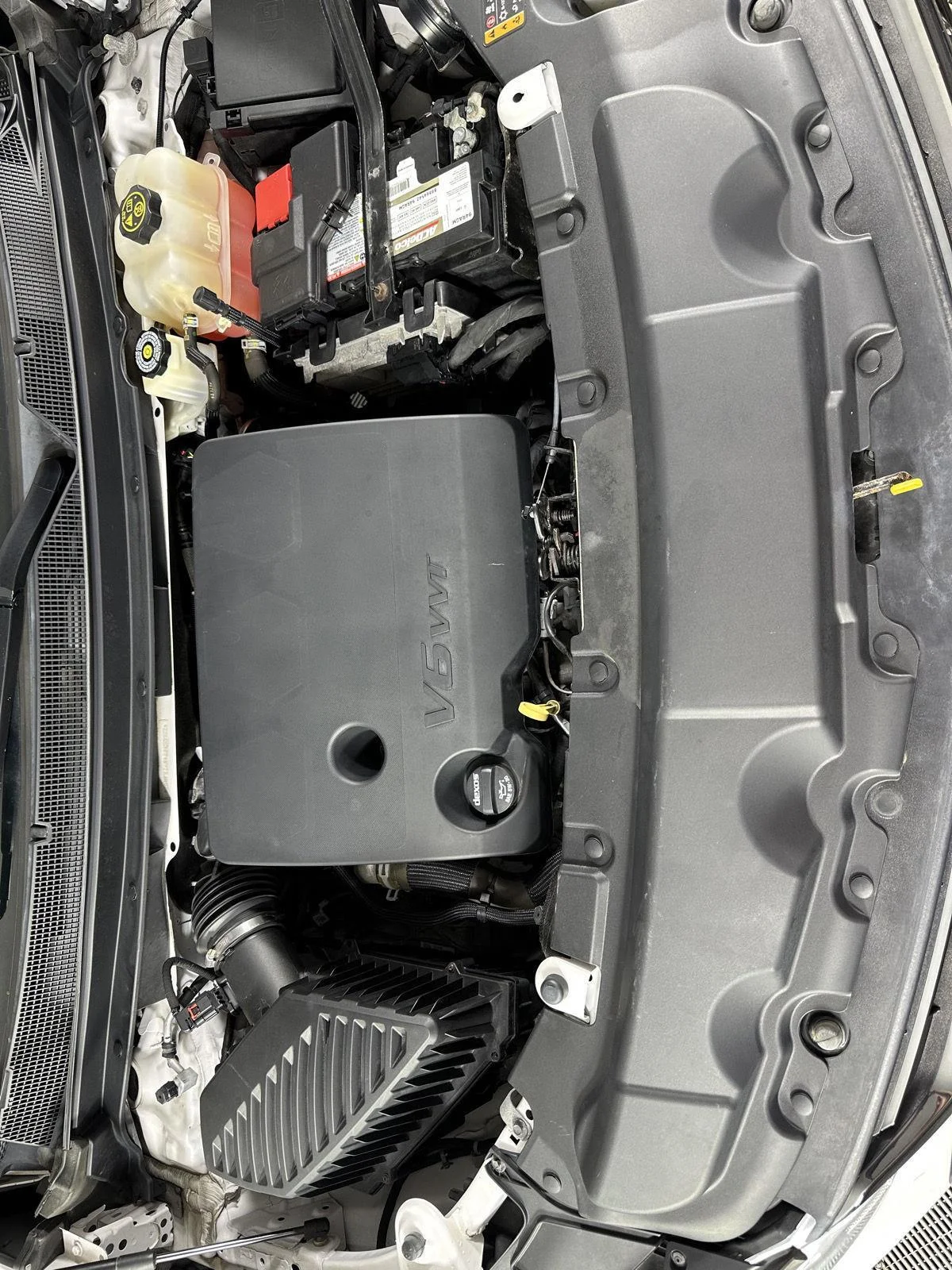 Used 2018 Iridescent Pearl Tricoat Chevrolet Premier image 22