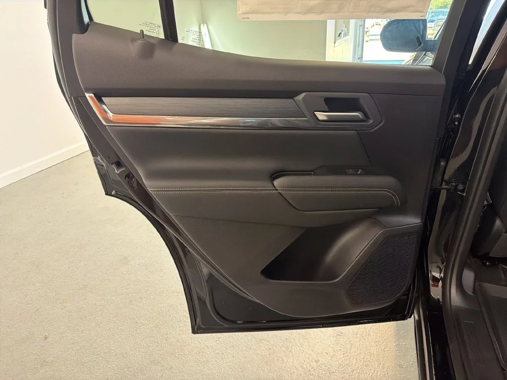 New 2027 Ebony Twilight Metallic GMC Elevation image 9