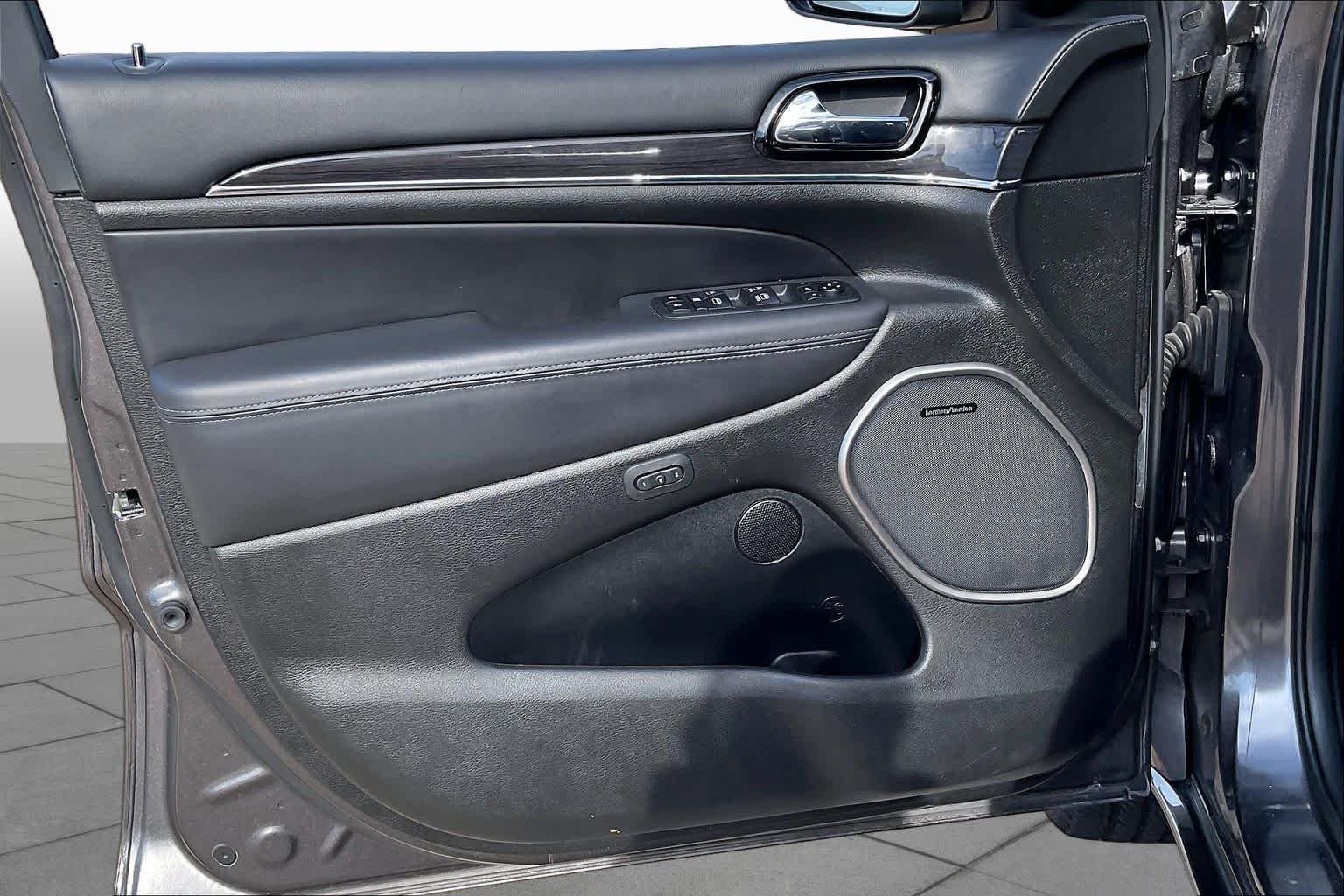 Used 2020 Granite Crystal Metallic Clearcoat Jeep Overland image 20
