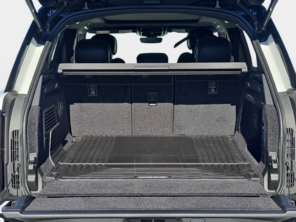 New 2026 Fuji White Land Rover SE image 12