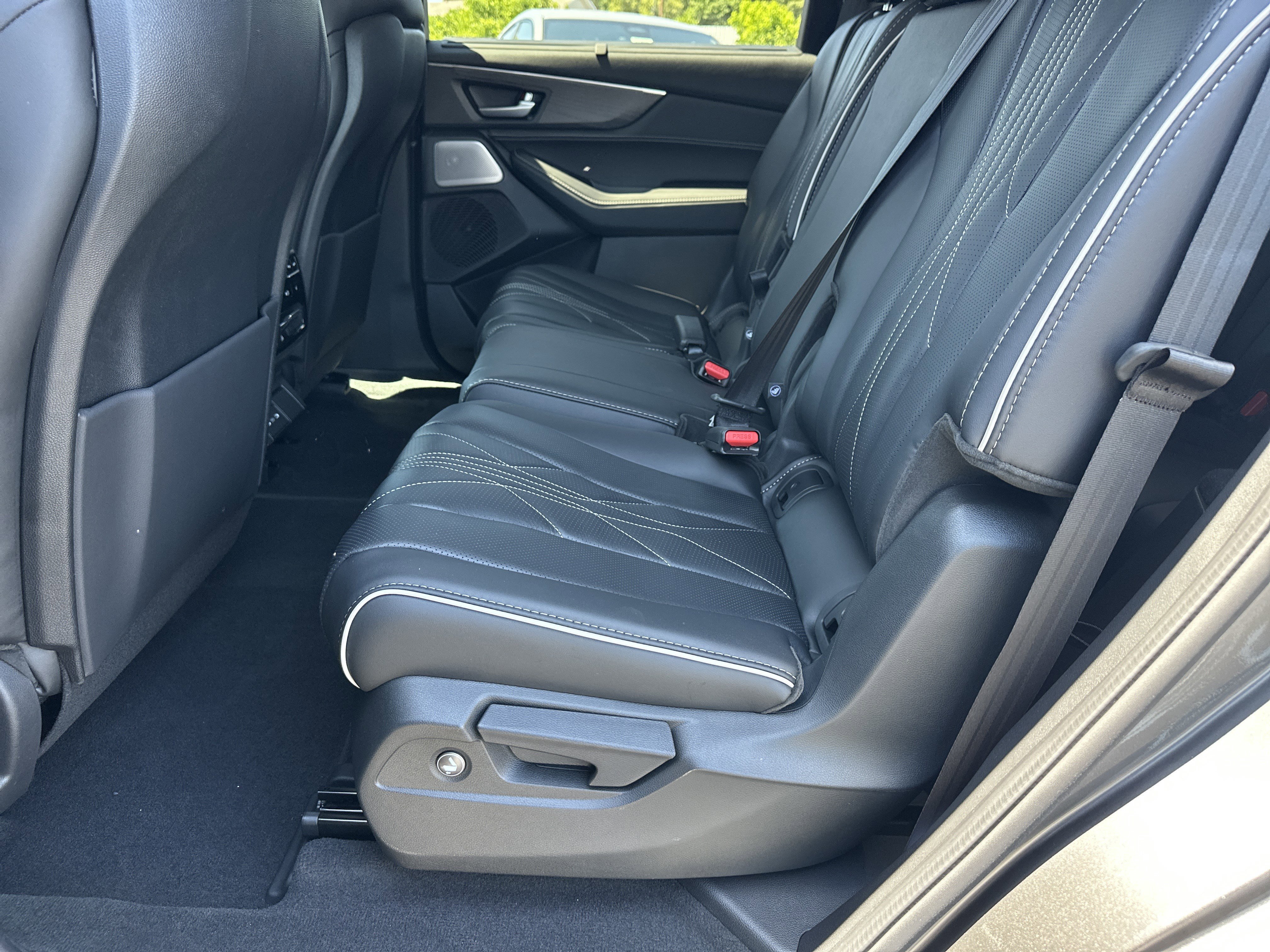 New 2026 Liquid Carbon Metallic Acura w/Advance Package image 13