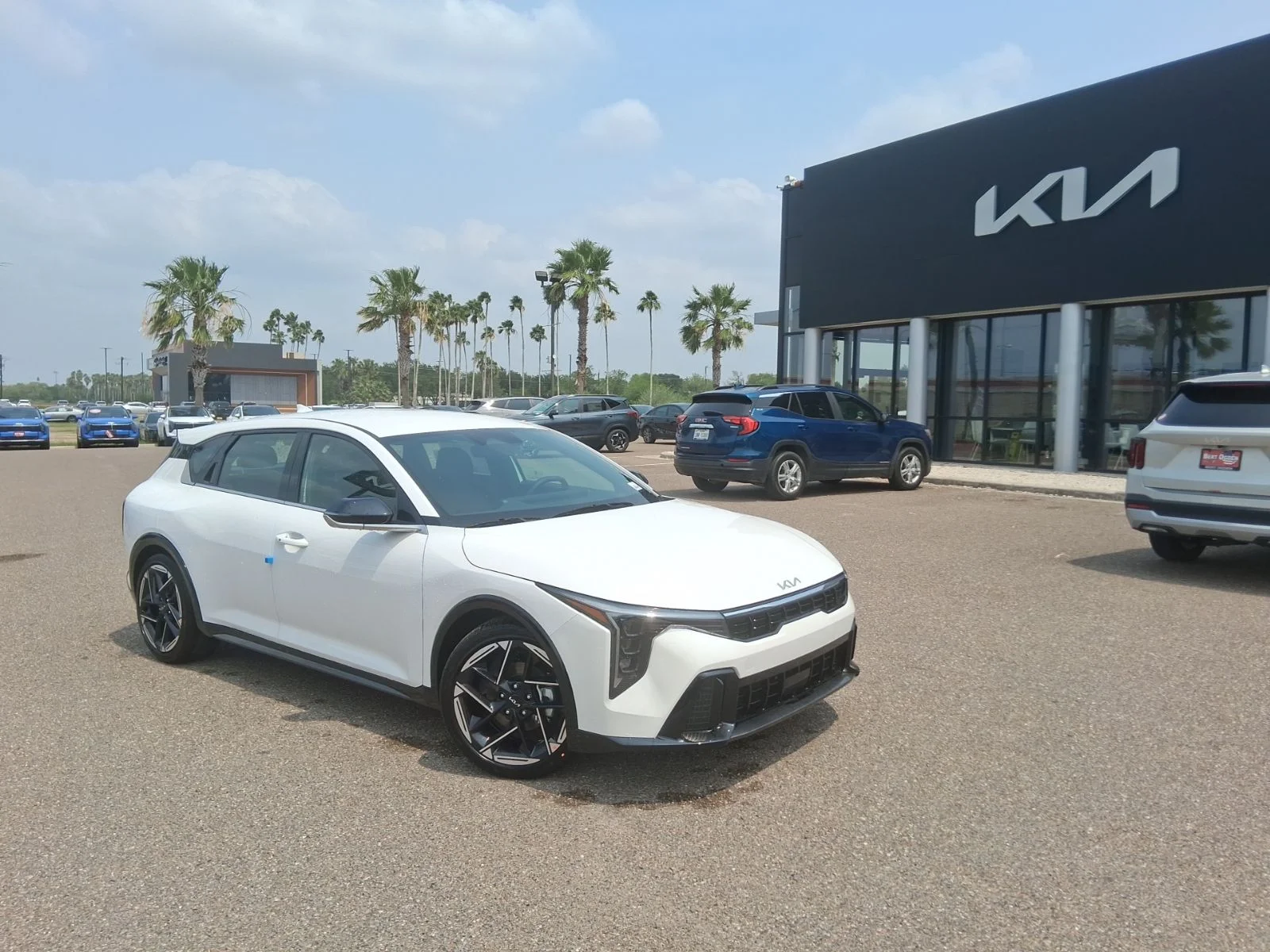 2026 Kia K4 GT-Line AT Hatchback's photo
