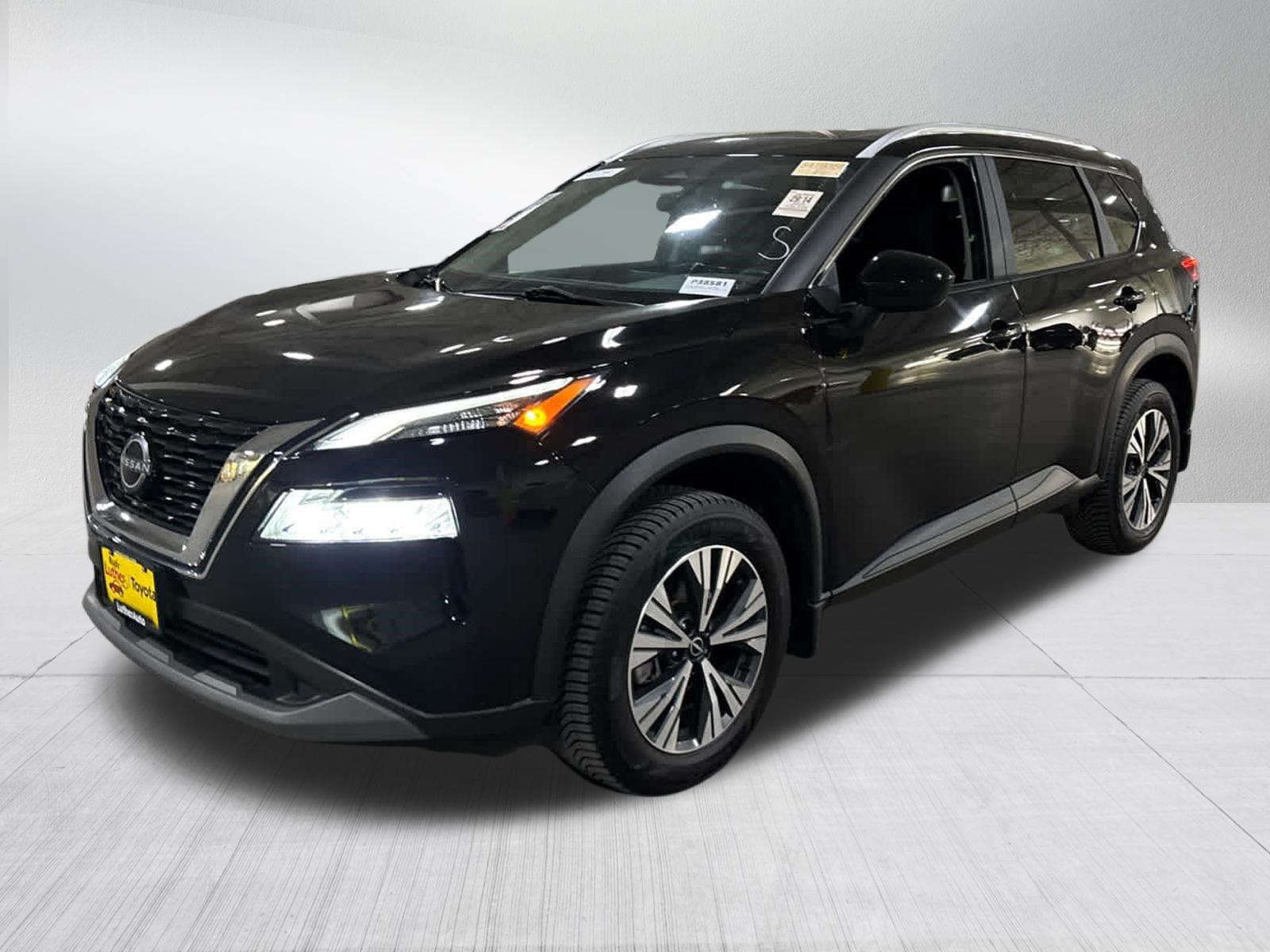 Used 2023 Super Black Nissan SV image 3