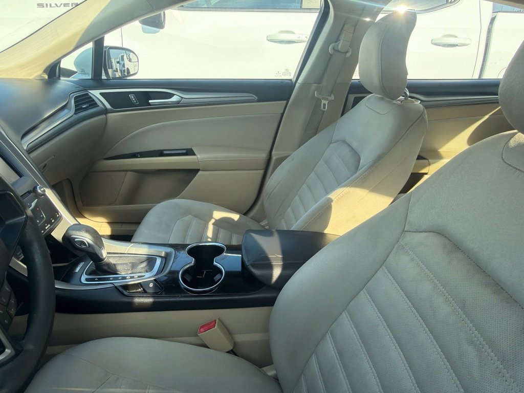 Used 2014 White Ford SE image 18