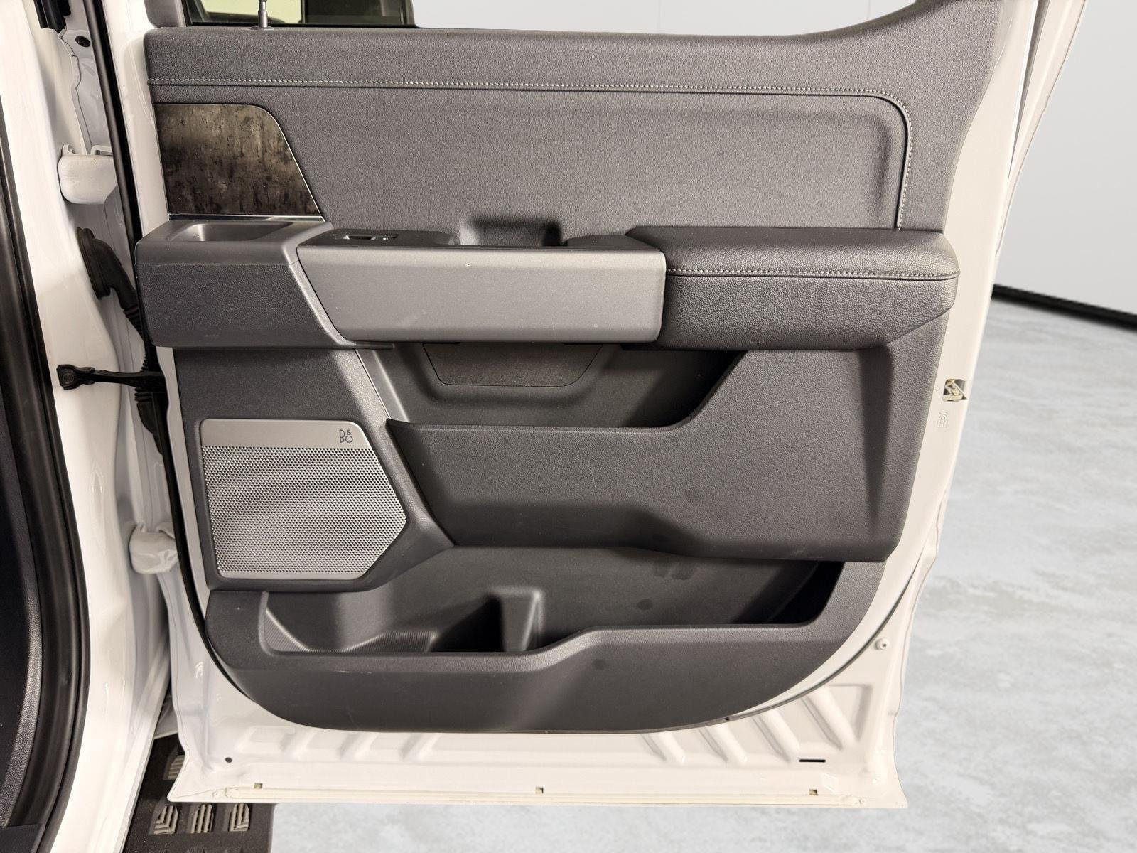 Used 2024 Oxford White Ford LARIAT image 19