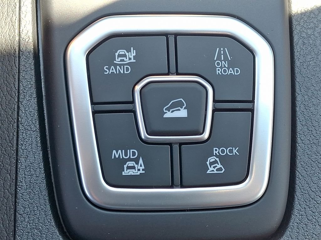 New 2026 Glacier White Nissan Crew Cab PRO-4X® image 17